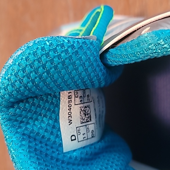 New balance running shoe - Picture 3 of 4